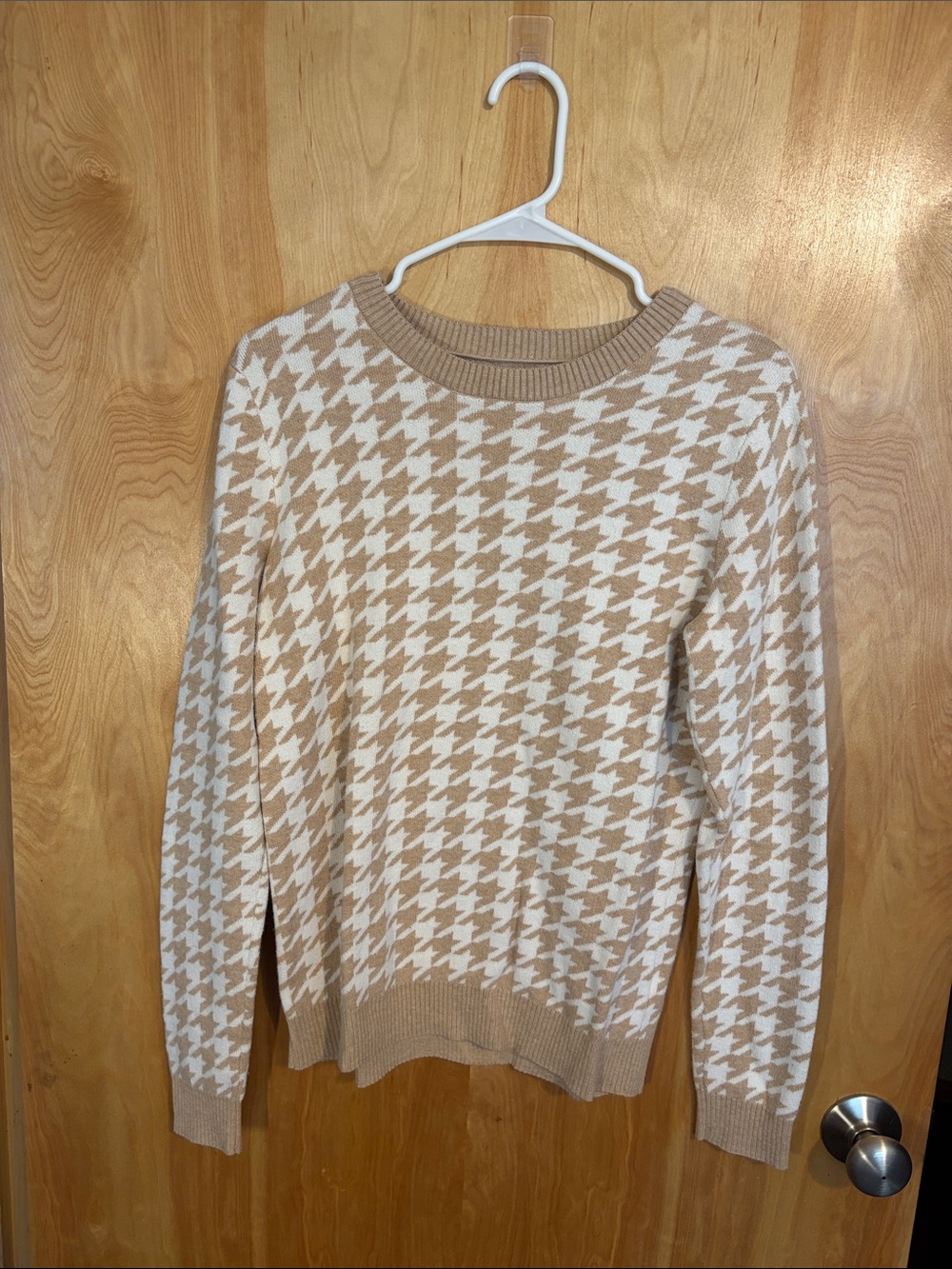 croft & barrow Beige and White Houndstooth Crewneck Sweater